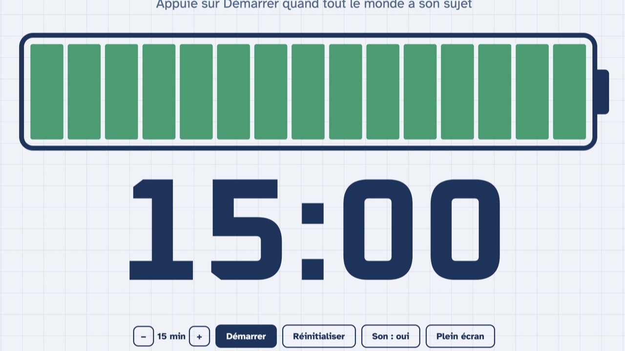 Une batterie verte bien chargée au-dessus d'un grand compte à rebours 15:00